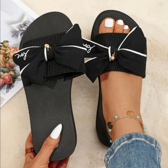 2/$30🔥🔥Bow Decor Slides - Picture 5 of 5